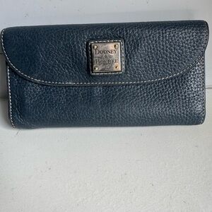 Dooney & Bourke Pebble Grain Continental Clutch